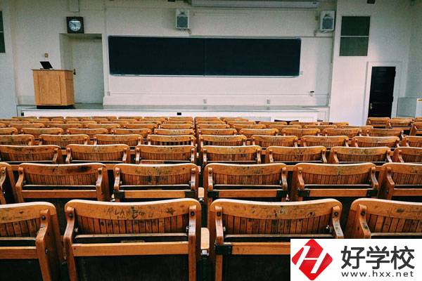 湖南醫(yī)藥中專學(xué)校主要專業(yè)有哪些？就業(yè)優(yōu)勢有哪些？